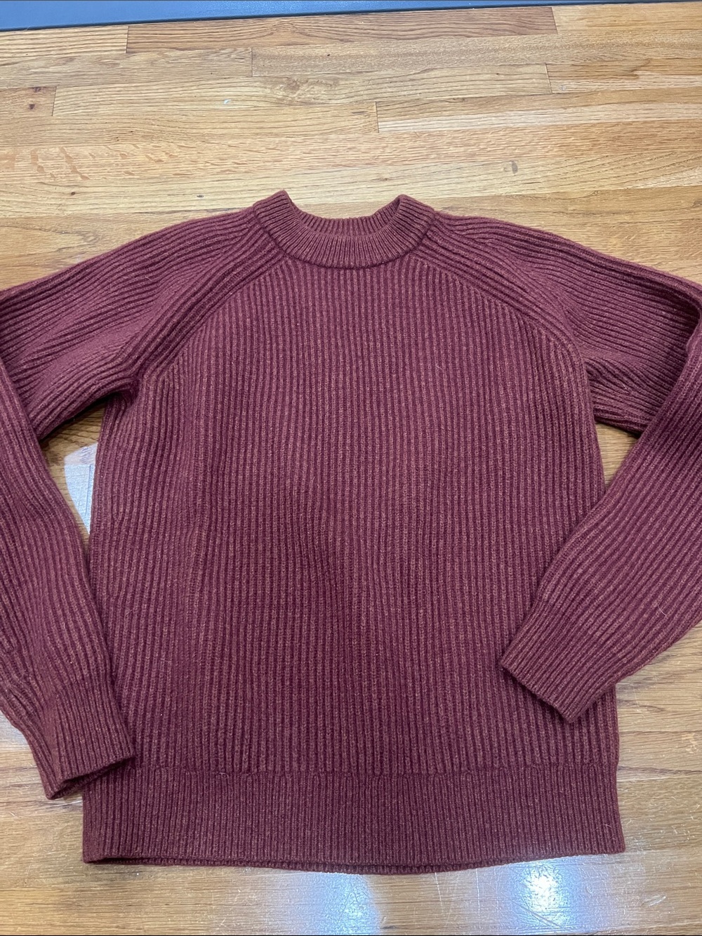 Uniqlo Men's Crewneck Ribbed Sweater in Burgundy